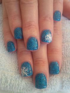 christmas nails switch blue for red Blue Christmas Nails Winter, Christmas Nails Winter, Blue Christmas Nails, Christmas Nails Diy, Aqua Nails, Snowflake Nail Art, January Nails, Shoe Nails