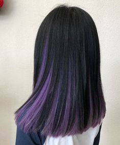 Purple Hair Streaks, Korean Hair Color, Hair Color Underneath, Peekaboo Hair, Fesyen Rambut, Hair Color Streaks, Purple Highlights, Hair Streaks, Pretty Hair Color