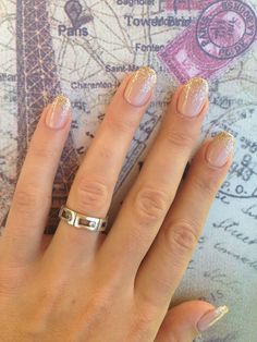 Nude oval nails but silver glitter instead Nails With Subtle Glitter, Short Nails Gold Glitter, Gold Glitter Almond Nails, Gold Dip Powder Nails Ideas, Bridesmaid Nails Champagne, Gold No Chip Nails, Gold Dipped Nails, Gold Sns Nails, Bridesmaid Nails Gold