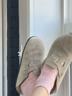 Women Birkenstock, Birkenstock Boston Outfit, Clogs Birkenstock, Go Viral On Tiktok, Linen Outfit, Birkenstock Outfit, Viral On Tiktok, Quoi Porter, Fashion Vibes