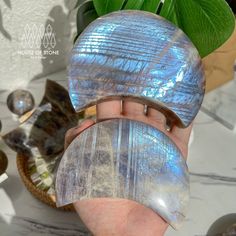 * They are natural crystal, please accept that they are not "perfect", they may have natural cracks and patterns.🔮Moonstones have their own special way of reflecting light, and the blue flash might only show up from certain angles. Size & Fit: 21: 213g, 3.8 * 2.1 inches22: 325g, 4.1 * 3 inches23: 253g, 4.4 * 2.4 inches24: 199g, 3.7 * 2.1 inches25: 263g, 3.7 * 2.7 inches26: 208g, 3.8 * 2.2 inches27: 358g, 4.6 * 3.3 inches28: 299g, 4.6 * 2.6 inches29: 310g, 4.2 * 2.9 inches30: 387g, 4.5 * 3.1 inhes31: 336g, 4.5 * 3.2 inchesMaterials: Moonstone & SunstoneFeatures:Sunstone and Moonstone are both varieties of feldspar - Sunstone contains hematite inclusions giving it a coppery sparkly effect, and Moonstone can display a flash effect of blue internal light called adularescence. These rare and u Marvel Oc, Moon Blue, Spiritual Stuff, Crystal Aesthetic, Reflecting Light, Hands Holding, Goddess Energy, Cadeau Diy, Blue Moonstone