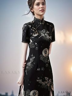 Lasaky - Classic Chinese Cheongsam Bodycon Dress with Short Sleeves and Mandarin Collar - Elegant Womens Fashion Elegant Womens Fashion, Elegant Style Women, Chinese Cheongsam, Dress With Short Sleeves, Classic Style Women, Cheongsam, Vintage Fabric, Mandarin Collar, Style Vintage