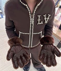 Louis Vuitton Bear, Minneapolis Apartment, Fashion Sketches Men, Louis Vuitton Outfit, Apparel Design Inspiration, Louie Vuitton, Runway Fashion Couture, Aesthetic Grunge Outfit, Concept Clothing