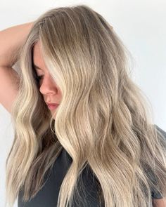 Baby lights with a subtle root tap 🤌🏼 Blonde With Root Tap, Blended Blonde, Blonde Hair With Roots, Baby Lights, Color Formulas, Hair Color Formulas, Dirty Blonde Hair, Blonde Hair Inspiration