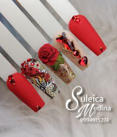 Red Acrylic Nails With 3d Flowers, White Nails With Red 3d Flowers, Black Nails With Red 3d Flowers, Black And Red Rose Nail Designs, 4d Rose Nail Art, Sparkly Nail Designs, Gem Nail Designs, Emerald Nails