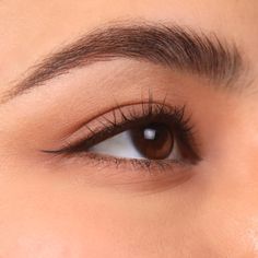 Eyeliner Fino, Almond Eyeliner, Trait Eyeliner, Minimal Eyeliner, Subtle Eyeliner, Eyeliner Brown Eyes, Everyday Eyeliner, Brown Liquid Eyeliner, Delicate Makeup