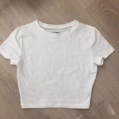 Brand New Without Tags. Soft Crop T-Shirt In White. Size Small But Fits Like Xs. White T Shirt Cropped, White Top Short Sleeve, Trendy Plain White T-shirt, White Stretch Crop Top T-shirt, White Stretch Cropped T-shirt Casual, White Basic Cropped T-shirt, White Basic Crop Top T-shirt, Casual Crop Top T-shirt, Basic Everyday Crop Top T-shirt