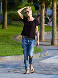 Boyfriend Jeans Kombinieren, Mom Street Style, Heidi Klum Style, Boyfriend Jeans Outfit, Jeans Street Style, Jeans Outfits, Heidi Klum, Fashion 2018, Modern Outfits