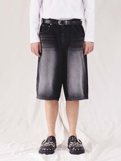 These wide and loose shorts are made from cotton denim accented with strong contrast with brushing. They have classic five pockets and metal trims.- Zip and button fastening- Five pockets- Wide leg- Unisex wear Black Wide Leg Jean Shorts With Pockets, Cutoff Shorts With Belt Loops For Streetwear, Streetwear Jean Shorts With Belt Loops, Short Jeans With Belt Loops For Streetwear, Spring Streetwear Shorts With Belt Loops, Urban Style Summer Bottoms With Belt Loops, Black Wide Leg Jean Shorts For Spring, Relaxed Fit Streetwear Shorts With Belt Loops, Straight Leg Jean Shorts With Belt Loops For Streetwear