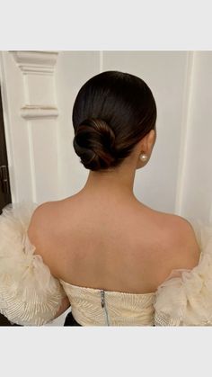 Slick Bun, Bride Hairstyles Updo, Bridemaids Hairstyles, Classic Wedding Hair, Wedding Bun Hairstyles, Ball Hairstyles, Glamorous Hair, Slick Hairstyles, Sleek Ponytail