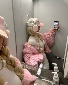 #pink #pinkgirl #girlhood #pinkcore #hellokitty #hk Shopping Outfit Winter, Fit Nyc, Cute Pink Outfits, Cosy Outfit, Airport Fits, Pink Lifestyle, Chic Summer Outfits, Ribbon Hairstyle, Pink Fits