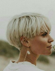 Crop Hair, Messy Short Hair, Short Grey Hair, Edgy Short Hair, Short Choppy Hair, Short Bob Haircuts, Short Blonde, Short Hair Haircuts, Short Blonde Hair