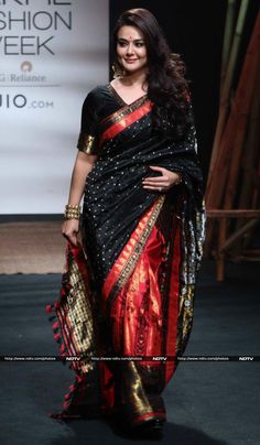 Preity Zinta Saree, Indian Sari Dress, Silk Saree Blouse Designs, Indian Fashion Saree, Indian Saree Blouses Designs, Saree Blouse Designs Latest, Saree Trends, Elegant Saree, Blouse Design Models