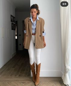 Outfit Botas, Mode Tips, Looks Country, Skandinavian Fashion, London Outfit, Beige Outfit, Cold Outfits, Outfit Mujer, Wardrobe Tips