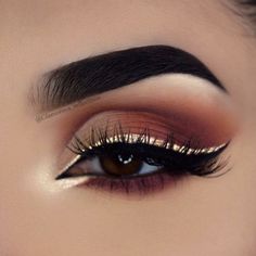 Black And Gold Eyeshadow, Holiday Eye Makeup, Make Up Designs, Eyeliner Tips, Eyeliner Hacks, Holiday Makeup Looks, Best Eyeliner