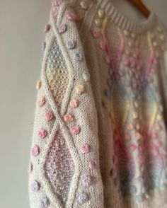 Diamonds And Pearls Sweater Colour Deutsch Popknit strikkeopskrift Oversized Grandpa Sweater Outfit, Doen Sweater, Grandpa Sweater Outfit, Raglan Increases, Crochet Sweater Free, Diamonds And Pearls, Beaded Sweater, Knitting Gauge, Polka Dot Sweater