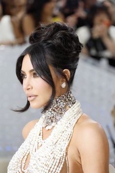 The Met Gala is one of the most glamorous events in the fashion world, and each year, celebrities stun the red carpet with their stunning hair and makeup looks. In 2023, Kim Kardashian rocked the red carpet with her breathtaking hairstyle, and it's no secret that many of her fans are eager to recreate the look. In this Kim Kardashian Messy Bun Updo, Kim K Met Gala Hair 2023, Kim Kardashian Hair Met Gala, Kim K Met Gala Hair, Kim Kardashian Hair Bun, Dramatic Updo Hairstyles, Updo For Gala, Kim Kardashian Bun Hairstyle, Kim Kardashian Met Gala 2023