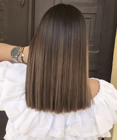 hair hairstyles haircut haircolor aesthetic ootd 2022 indonesia girlboss Balayage Straight Hair, Brown Straight Hair, Brown Hair Looks, Brown Hair Inspo, Brunette Hair With Highlights, Long Hair Color, Brown Hair Balayage, Light Hair Color, Haircuts Straight Hair