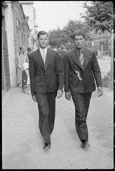 04.08-04.09.1938 roku, Białystok, ©Bolesław Augustis/albom.pl Vibe Images, Suit Inspiration, Morning Coat, Classy Suits, Clothing Men, Vintage Life, Vintage Clothes