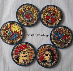 Circular Madhubani Painting, Madhubani Wall Plates, Clay Plate Painting Ideas Indian, Madhubani Coaster Designs, Round Madhubani Art, Small Mdf Board Painting Ideas, Madhubani Coasters, Coster Painting Diy