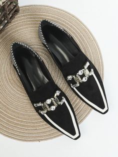 Fall Fashion Shoes, Shoes Heels Classy, Flat Loafers, Classy Shoes, Patent Leather Loafers, Stunning Shoes, Chic Shoes, Rhinestone Decor, Pointed Toe Flats