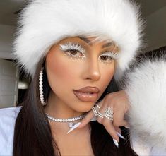 Ice Makeup, Ice Queen Costume, Ice Queen Makeup, Winter Queen, Glam Wedding Makeup, Christmas Outfit Ideas, A Daily Routine, Rave Makeup, Winter Makeup