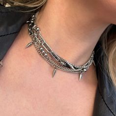 Choker And Necklace Layering, Jewelry Alternative, Alternative Silver Jewelry, Queer Jewelry Aesthetic, Gothic Choker, Elegant Punk, Rockstar Jewelry, Chokers Necklace, Punk Choker