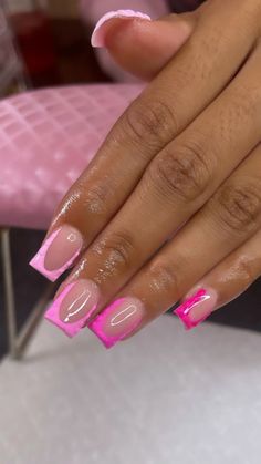 Baddie Short Acrylic Nails Square Pink, Short Nail Set Pink, Baddie Acrylic Nails Short, Holiday Nails Black, Baddie Short Acrylic Nails Designs, Short Baddie Nails, Baddie Short Acrylic Nails, Nails Black Women, Summer Holiday Nails