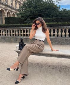 If you're looking for stylish and chic business casual outfits that are easy to put together, you'll love these work outfits! Outfit Chic, Summer Work Outfits, Elegante Casual