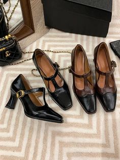 Hollow Split-Joint Square-Toe Pumps Retro Black Heels For Fall, Retro Black Heels With Square Toe, Vintage Black Heels For Fall, Retro Black Heels For Work, Vintage Black Fall Heels, Modern Elegance, Split, Pumps, Square