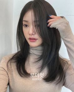 Mid Length Hair Asian Straight, Side Bangs Hairstyles, Hair Style Korea, Hair Inspiration Long, Straight Hair Cuts, Hairstyles For Layered Hair, Haircut Inspiration, Haircuts For Medium Hair, Haircuts Straight Hair