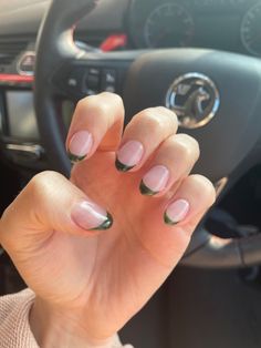 Green Tipped Almond Shaped Acrylic Nails for Autumn Green Tips, Almond Shape Nails, Neutral Nails, Autumn Nails, Classy Nails, Nail Tips, Simple Nails