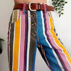 alex 🌻♂ — sum of my funky pants 💛 Jasmine Clothes, Villanelle Style, Colorful Jeans, 70s Clothes, Funky Pants, Short Pollera, Funky Fashion, Look Vintage, Date Outfits