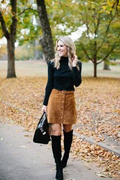 Suede Skirt Outfit Winter, Suede Skirt Outfit Fall, Skirt Outfits With Boots, Suede Skirt Outfit, Skirt Outfit Fall, Brown Suede Skirt, Short Skirts Outfits, Bota Over, Skirt Outfits Fall