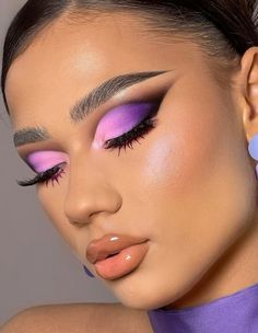 Makeup Looks 2024, Pink And Purple Eye Makeup, Lila Makeup, Cat Makeup Look, Colorful Cut Crease, Evening Eye Makeup, Glitter Makeup Looks, Makeup Face Charts