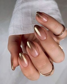 Explore 20 Trendsetting Fall Ombre Nails 2024 Designs Featuring Burgundy and Orange Hues - AzureGlam: Tailored Trends in Hairstyles, Manicures, and Makeup Artistry Nail Spring, Unghie Sfumate, Golden Nails, Smink Inspiration, Thanksgiving Nails, Metallic Nails, Classy Nails, Chic Nails, Nail Arts