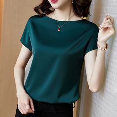 Olivia Mark - Round Neck Short Sleeve Pure Color Silk Top Loose Satin Base Shirt Satijnen Blouses, Moda Casual Chic, Lady Tops, Short Sleeve Blouses, Short Satin, Satin Bluse, Shirts Women Fashion, Loose Shirt, Satin Blouses