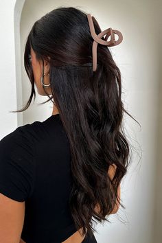 A quick fix for a messy hair day! Our Kayla Clips come featuring a strong clutch hold topped off with a sleek matte finish. They're the perfect go to for any and all hair types. Twist it, pull it and clutch it, it's that easy! Messy Ponytail Brunette, Hair Work Styles, Espresso Brunette Hair, Black Hair With Babylights, All Over Brown Hair Color, Brown Almost Black Hair, Rich Dark Brown Hair, Rich Dark Chocolate Brown Hair, Almost Black Hair