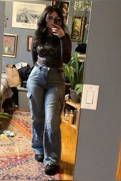 Alt Cargo Pants Outfit, Latina Clothes Style, Outfit Ideas Curvy Body Types, Size 8 Women Outfits, Mexico City Outfit Ideas, Latina Goth, Alt Winter Outfits, Mexico City Outfit, City Outfit Ideas