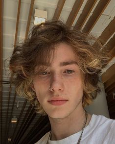 Grunge Boy Haircuts, Christian Oliver, Grunge Boy Outfits, Grunge Boy Aesthetic, Blonde Hair Boy, Grunge Boy, Blonde Boys, Dirty Blonde, Boys Haircuts