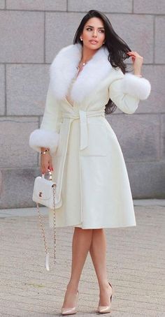 Dropshipping Products, Chique Outfits, White Coat, Looks Chic, Winter Coats Women, Classy Women, Winter Fashion Outfits, Elegant Outfit, Fur Collar