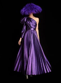 Purple Runway Fashion, Purple Runway, Purple Pictures, Violet Sky, Gown Purple, Spring Summer 23, Solace London, Colourful Wedding, Dress Book