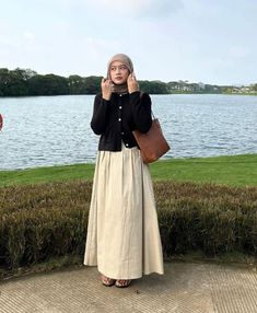 Autumn Mute Outfit, Malaysian Outfit, Outfit Hijab Casual Rok, Outfit Hijab Simple, Modest Girly Outfits, Muslimah Style