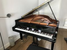 Black Glossy Yamaha Grand Piano Types Of Pianos, Piano Restoration, Moving A Piano, Old Pianos, Upright Piano, Removal Company