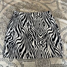 Zebra Mini Skirt Never Worn Make An Offer Zebra Print Skirt Outfit Black Women, White Zebra Print Stretch Bottoms, White Stretch Zebra Print Bottoms, White Stretch Bottoms With Zebra Print, Zebra Print Skirt Outfit, Skirt Outfit Black Women, Printed Skirt Outfit, Purple Zebra Print, Zebra Print Skirt