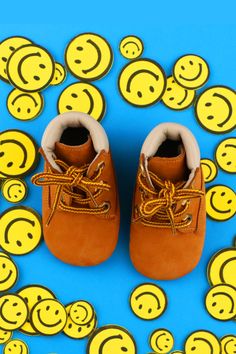 Smiley faces, happy little feets 😃👣  Ella Bonna soft sole, full grain leather baby boots combine comfort features and the latest trends. 😉🥾  #ellabonna #babyboots #leatherbabyboots #miniboots #softsoleboots #babyleathershoes #babystyle #babygift #babyboy #babygirl #babyfashion #babyboyboots #babygirlboots Smiley Faces