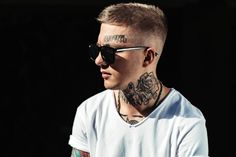 Love the undercut hairstyle? Here are our expert tips on how to get and style this popular cut and 50 examples of how the style works. Shaved Sides Long Hair, Shaved Sides Haircut, Shaved Haircut, Top Haircuts For Men, Side Shaved, Mens Hairstyles Fade, Long Haircut