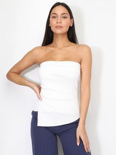 Top bustier à doublure asymétrique et fronces sur le côté.Modèle style bandeau à col rabattu. Top Bustier, Pull Sweat, Leggings, Outfit Inspo