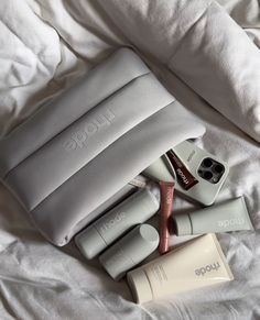 Rhode Products, Rhode Beauty, Skincare Bag, 광고 디자인, Foto Ideas Instagram, Hailey Bieber, Aesthetic Makeup