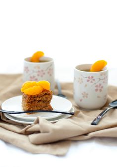 a plate with some food on it next to two cups